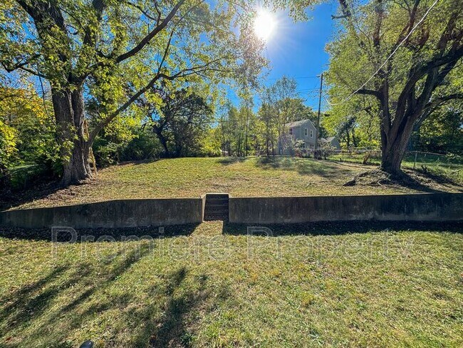 Building Photo - 1721 S Ellison Way