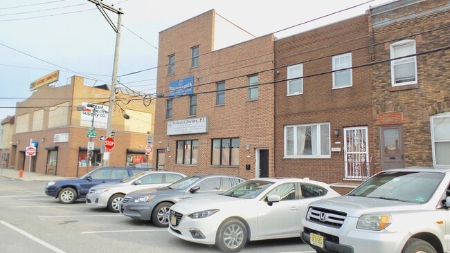 Building Photo - 1800 Jackson St