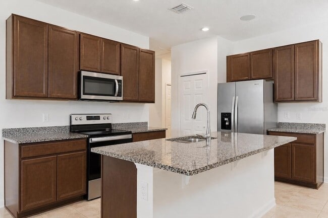 Building Photo - 2824 Neverland Dr
