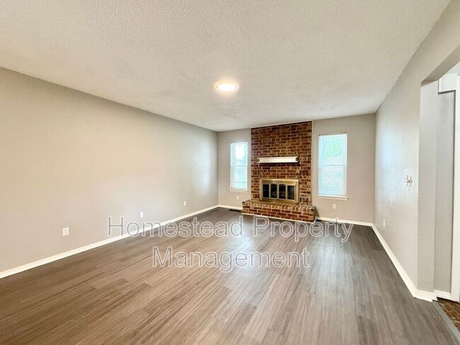 Building Photo - 10445 Dover Dr