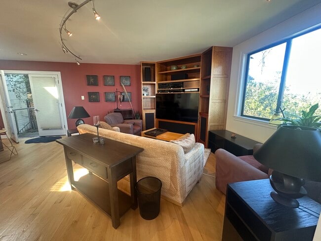Building Photo - 304 Twin Peaks Blvd