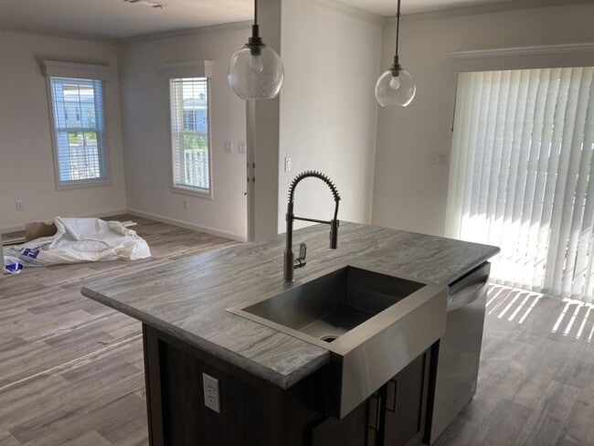 Building Photo - 3617 Campari Dr