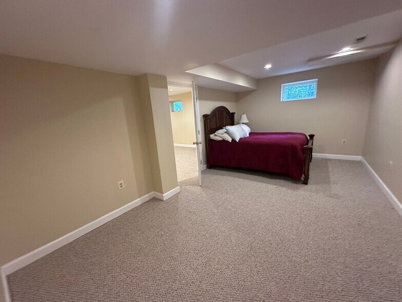 Building Photo - 10205 Chinkapin Dr