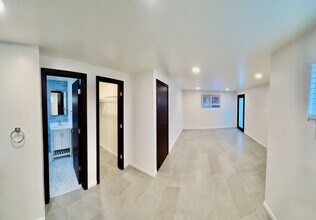 Building Photo - 9SJ