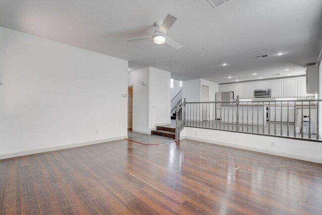 Building Photo - 9931 Rockside Ave