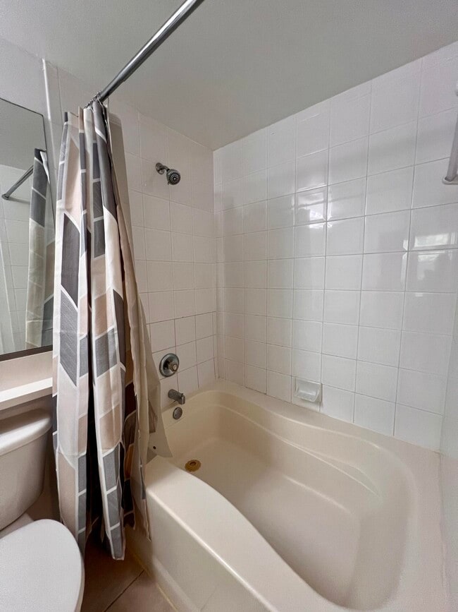 Building Photo - 630 S Sapodilla Ave