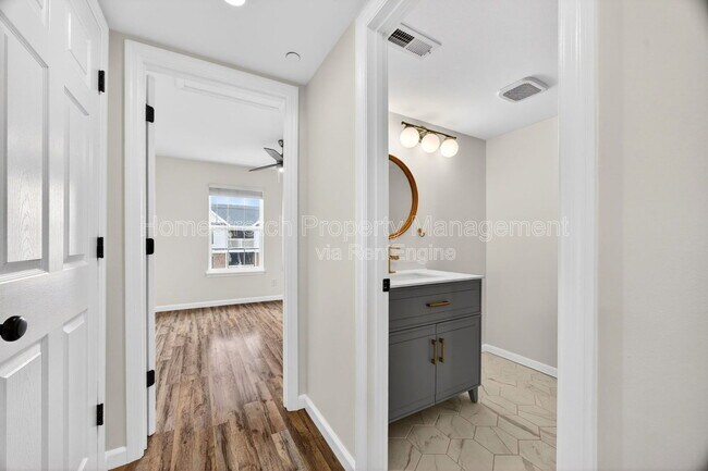 Building Photo - 531 Saravalle Dr