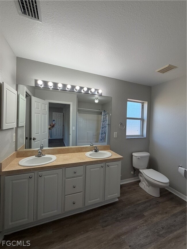 Building Photo - 4311 NE 23rd Pl