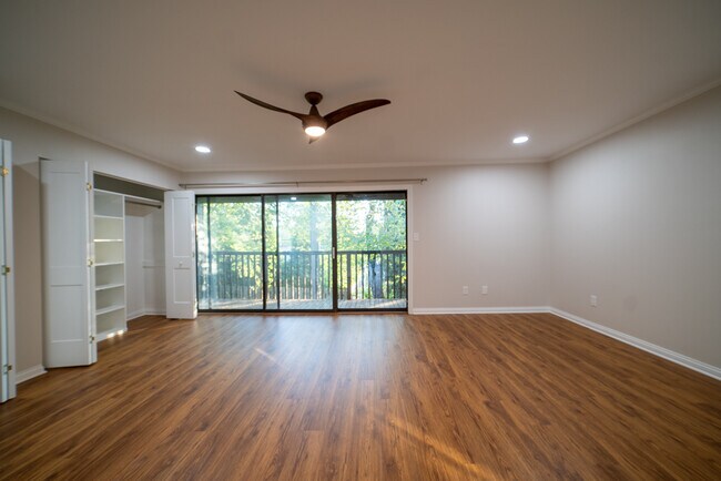 Building Photo - 750 Shaker Dr