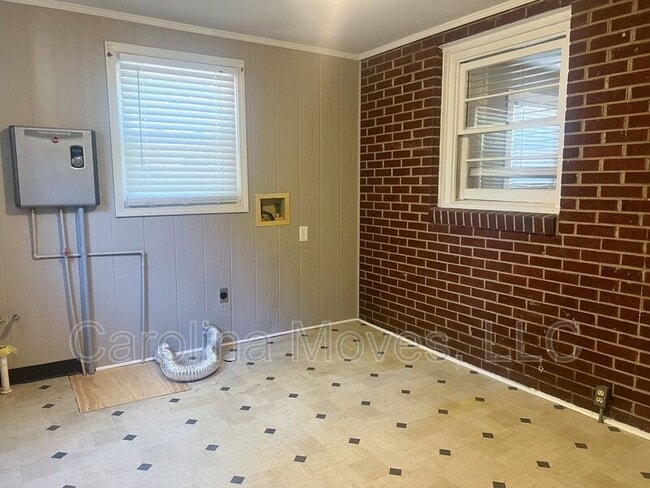 Building Photo - 211 N Pliney Cir