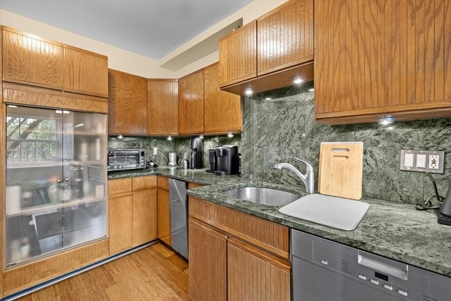 Building Photo - 1757 Beacon St