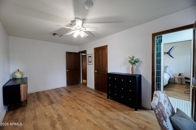 Building Photo - 1708 E Montebello Ave