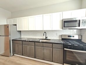 Building Photo - 713 S Ithan St