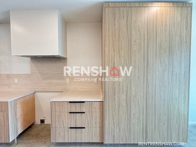 Building Photo - 38 Angelus St