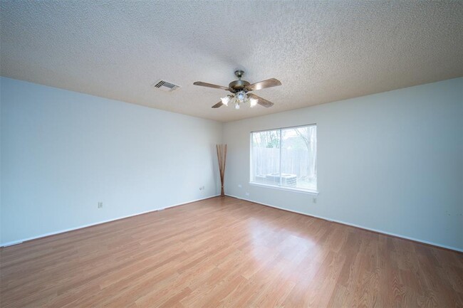Building Photo - 10619 Chapel Hill Dr