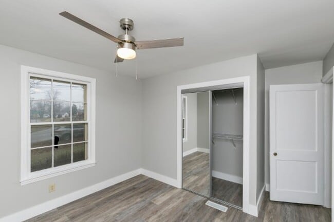 Building Photo - Beautiful Donelson Home in Great Location ...