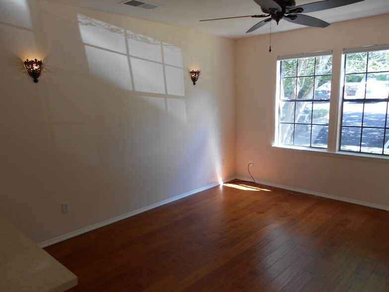 Building Photo - 1411 Gracy Farms Ln