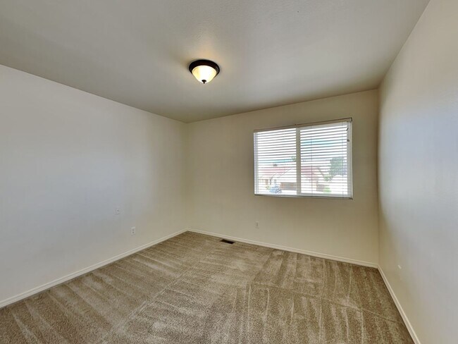 Building Photo - 7265 Waterman Way