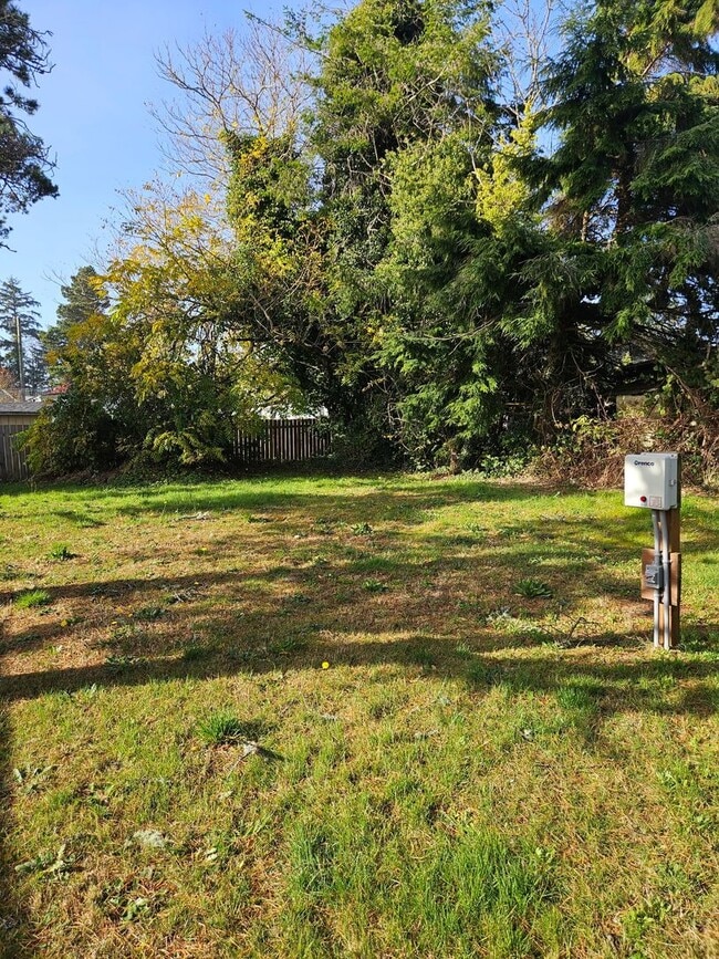 Building Photo - 2bd 1ba W/Fenced Yard