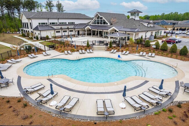 Building Photo - 55+ Del Webb community in Fuquay Varina with tons of amenities! -Available Now!
