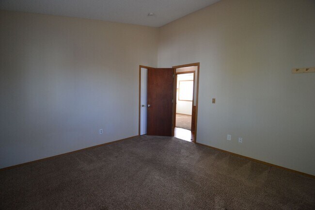 Building Photo - 4 Bedroom Home Available Near COS Airport!