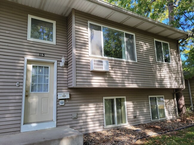 Building Photo - 5 Bedroom Duplex Unit