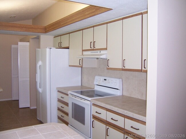 Building Photo - 2163 SE Shelter Dr
