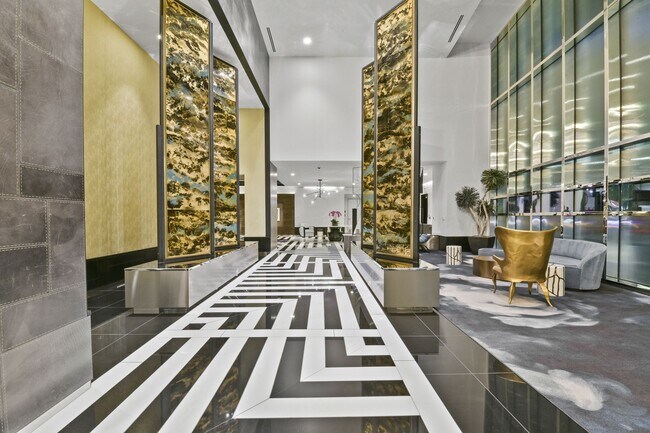 Building Photo - Stunning high rise unit in the affluent River Oaks District!