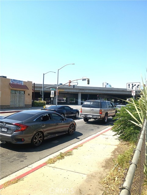 Building Photo - 1580 N Orange Grove Ave