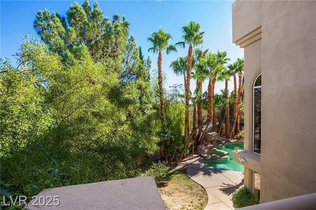 Building Photo - 1008 Trophy Hills Dr
