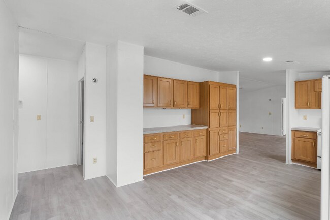 Building Photo - 571 Lindsey Dr