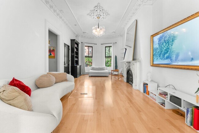 Building Photo - 18 Concord Square