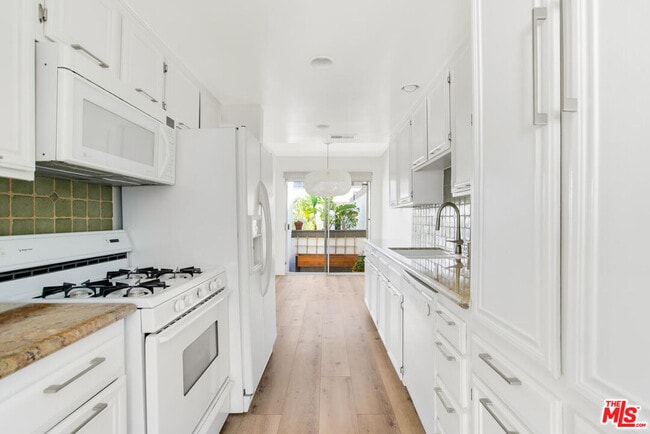 Building Photo - 17095 Palisades Cir