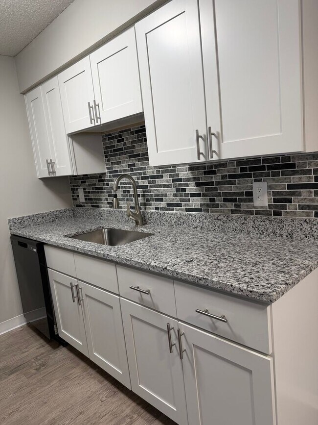 Building Photo - 11912 Amerado Blvd