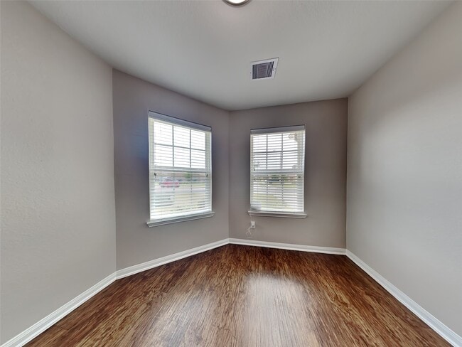 Building Photo - 2402 Regatta Ln