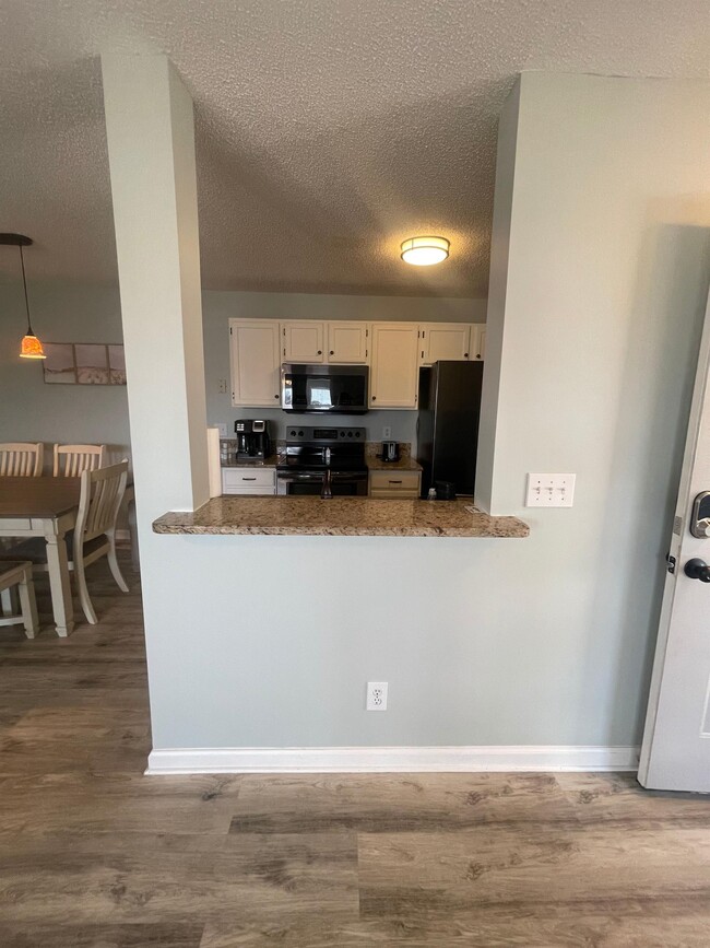 Building Photo - 2266 Huntingdon Dr