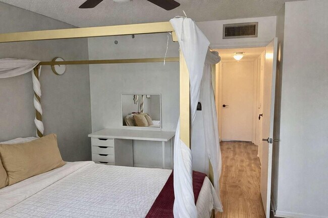 Building Photo - 6843 NW 29th Ave