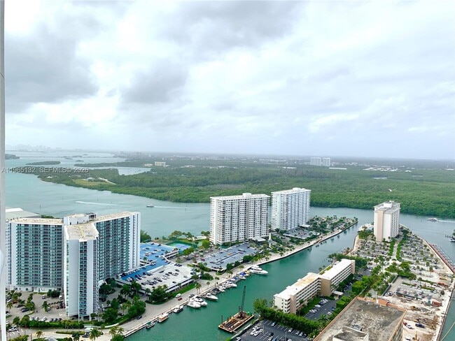 Building Photo - 16001 Collins Ave