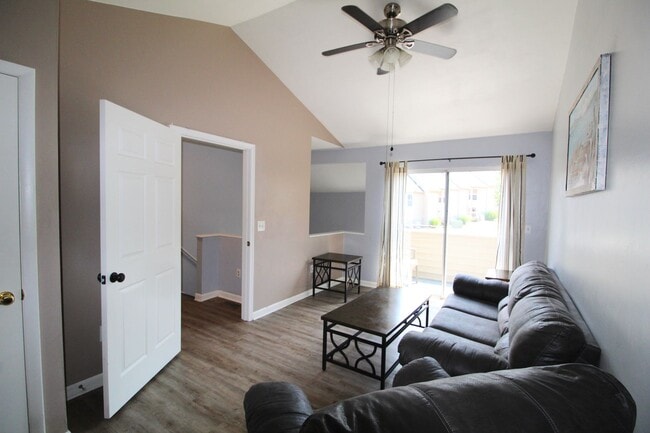 Building Photo - 1458 Bradley Dr