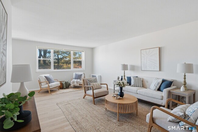 Building Photo - 887 Farmington Ave