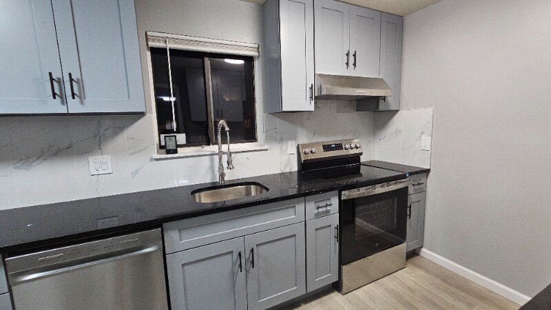 Building Photo - 266 High Path Rd