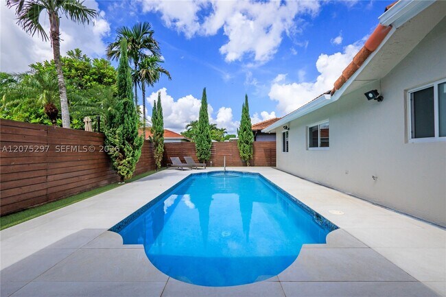 Building Photo - 15932 SW 101st Terrace