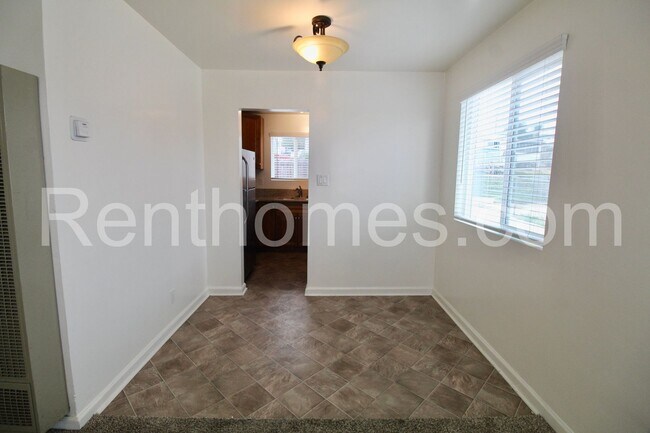 Building Photo - 2345 Comstock St