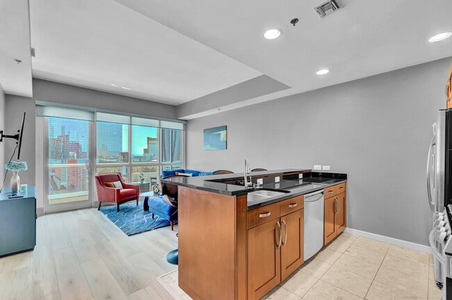 Building Photo - Fully Furnished 2 Bedroom 2 Bath High Rise with Strip Views