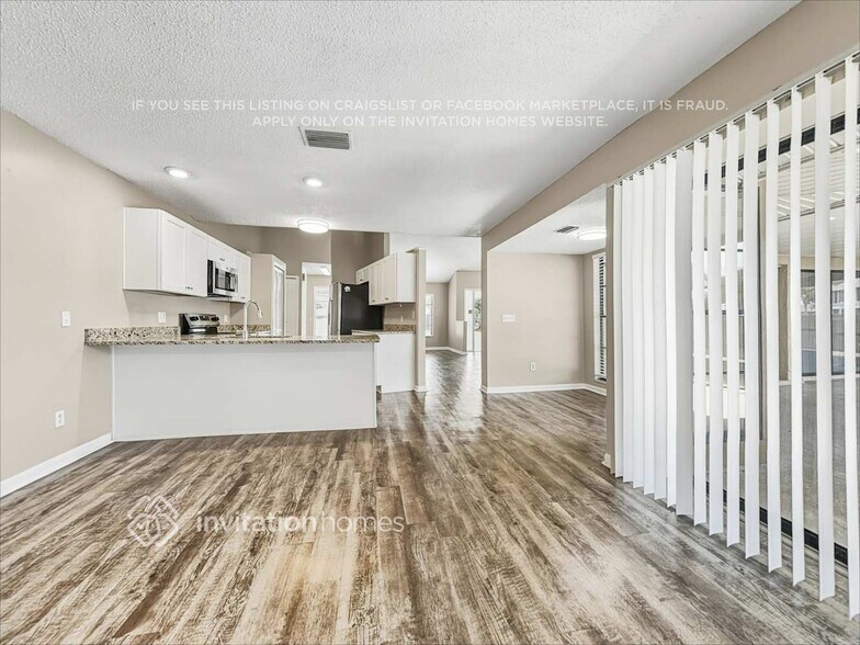 Building Photo - 1502 Carter Oaks Dr