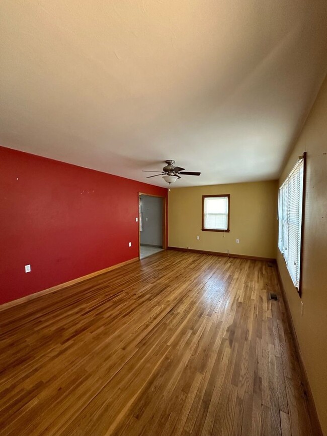 Building Photo - Charming 2 Bed 1 Bath House For Rent in Bo...