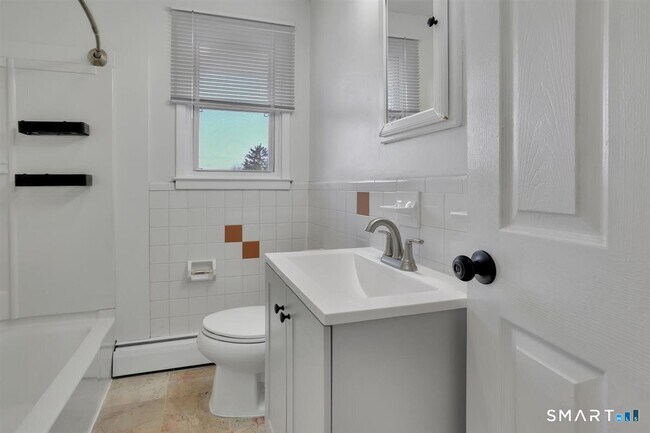 Building Photo - 63 Maynard St