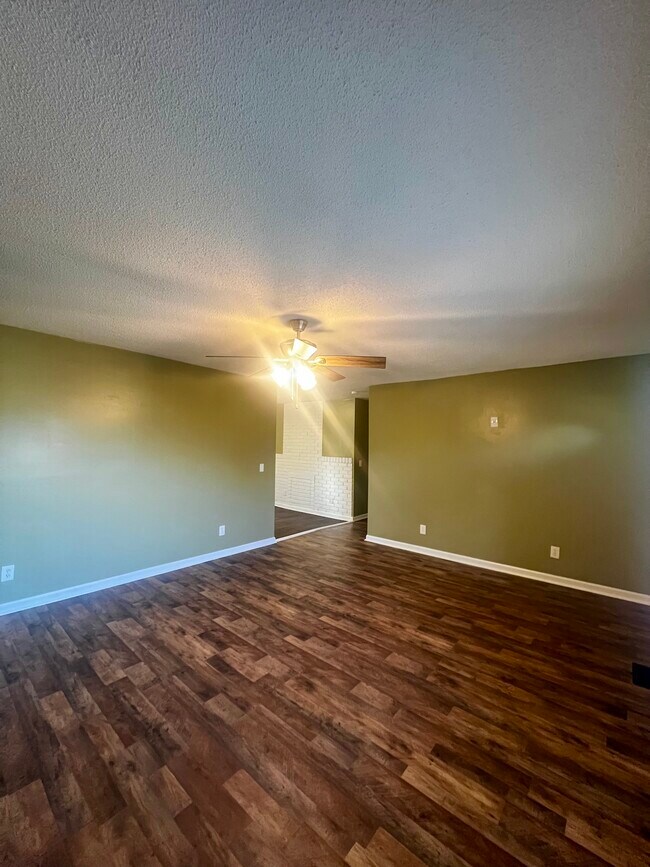 Building Photo - 712 Richmond Ave