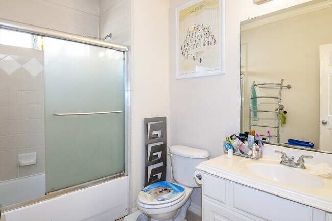 Building Photo - 7608 Janak Dr