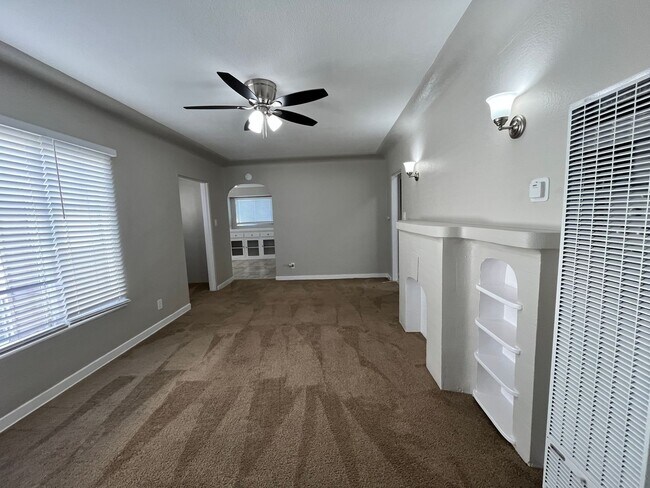 Building Photo - LARGE 1 BEDROOM 1 BATH UPSTAIRS UNIT READY...